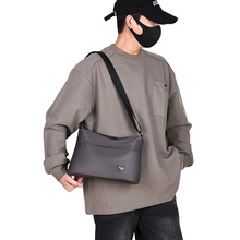 新款背包男士横款斜挎包休闲潮流时尚单肩包青年轻便男包