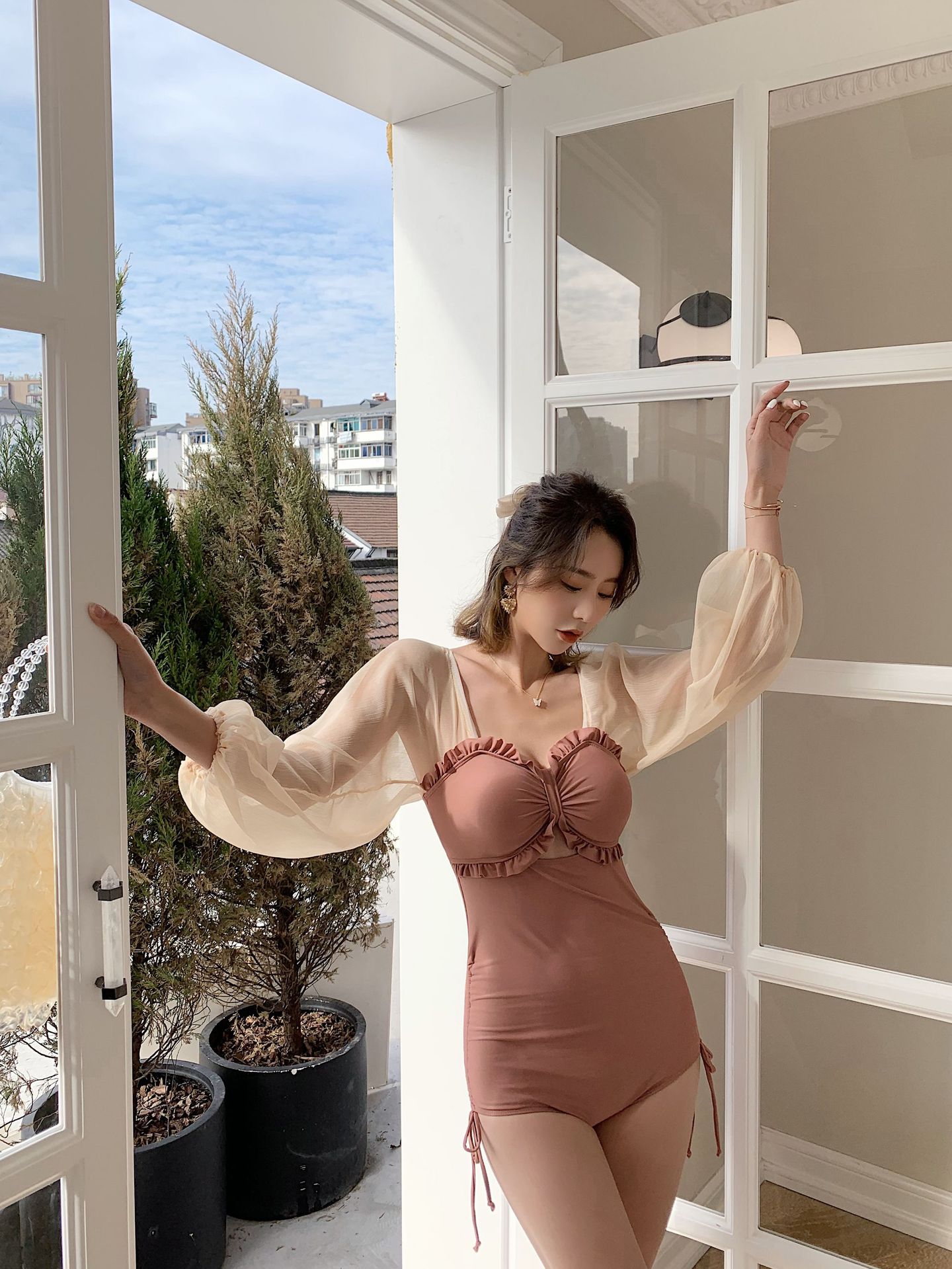 2021新款连体泳衣女三角长袖小胸性感保守显瘦遮肚长袖温泉泳装