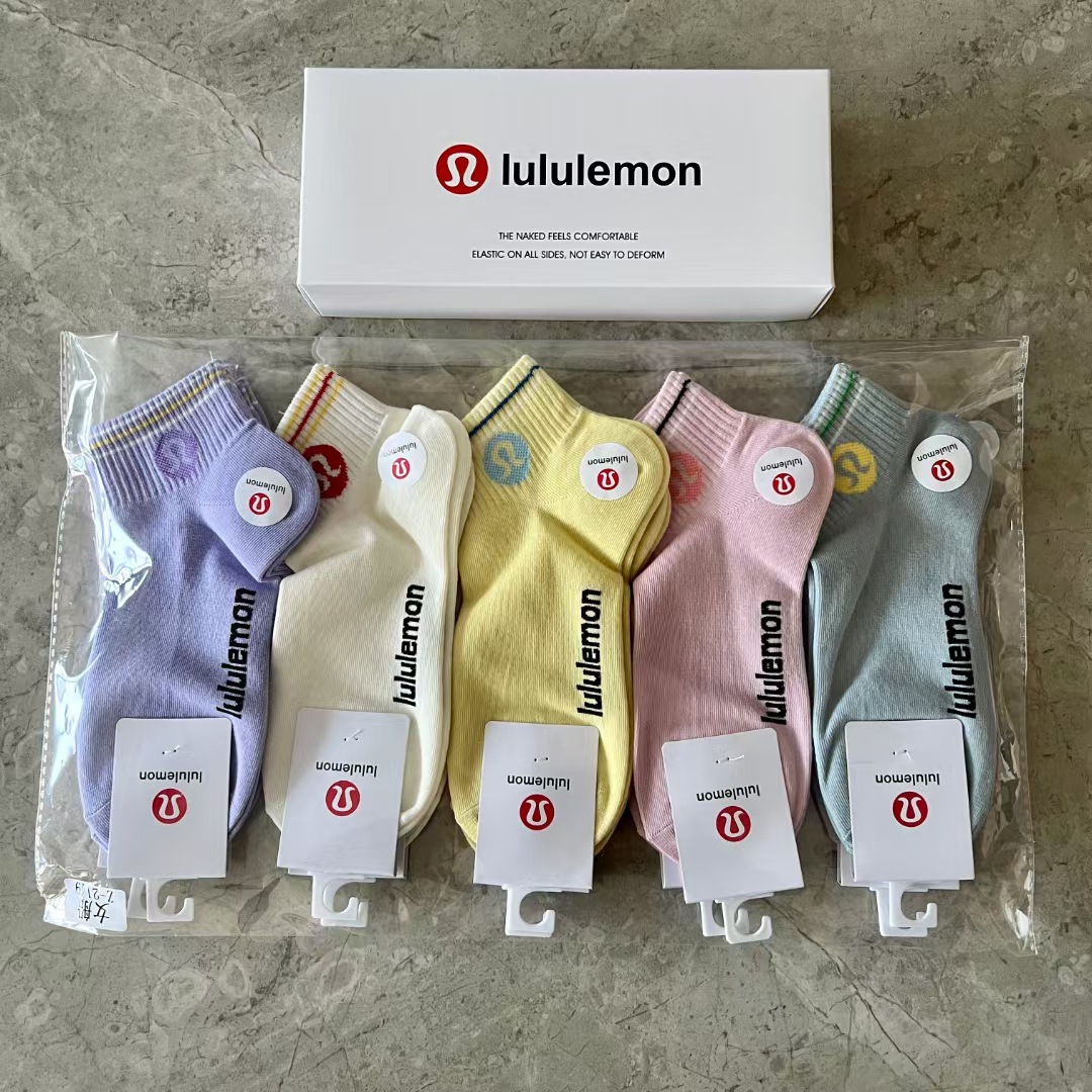 새로운 lulu 남성 및 여성 스포츠 양말 면화 실 통기성 Lulu 조수 브랜드 문자 짧은 튜브 박스 양말 도매
