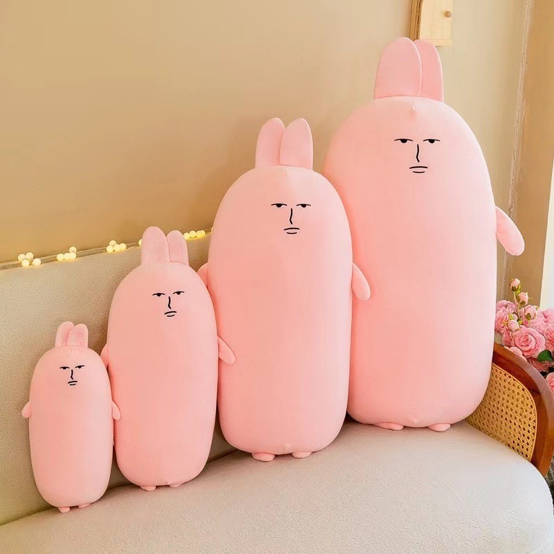 爆発的なピンクのウサギの長いバーは枕のベッドの上で足のぬいぐるみの女の子のプレゼントの子供のプレゼントの卸売りを挟みます。|undefined