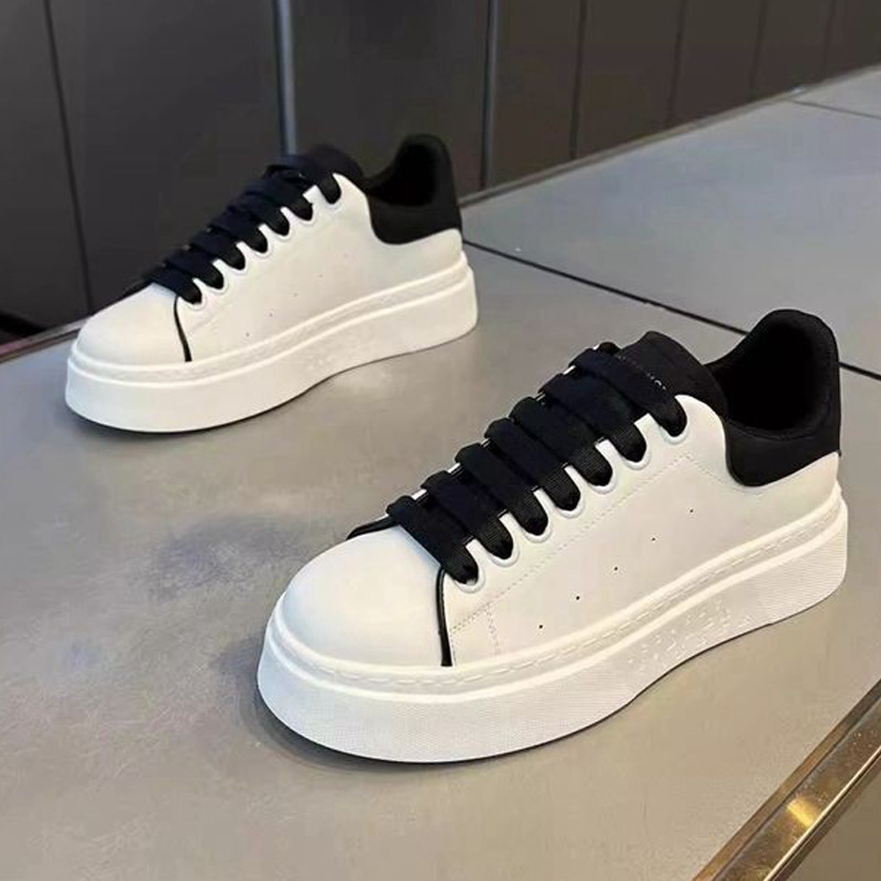 McQueen white sneakers for men, autumn breathable casual shoes, height-increasing casual men's shoes, trendy versatile sports popular shoes for men