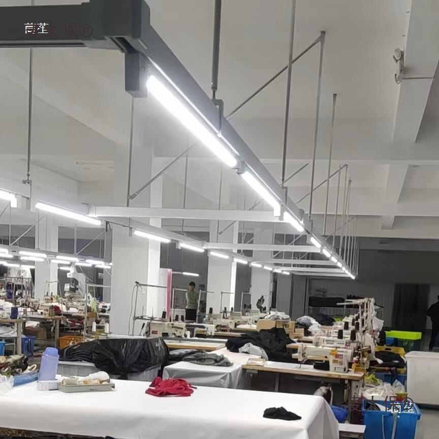 服装厂照明母线槽灯架照明旋转式插座麦太保