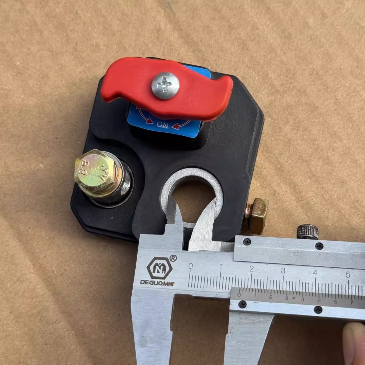 New Car 12V24V Universal Thickeneded Battery Power-Off Switch Power Supply Main Switch Knife Clip to Prevent Leakage