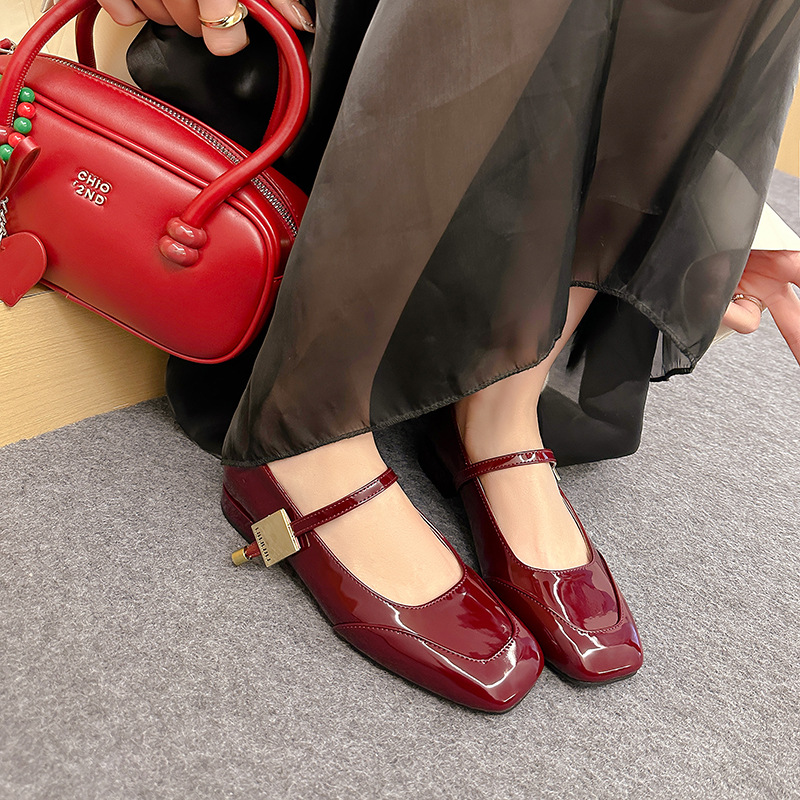 2025 primavera nueva cabeza cuadrada zapatos marizhen de mujer francesa una correa de noche suave zapatos de tacón rojo grueso para mujeres