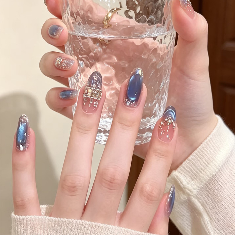 [Blue Heart] Explosive Blue Cat Eye Manicure, Mid-Length Style, High-End Look, Whitening Effect, Purely Handmade Wearable Nails, New Model