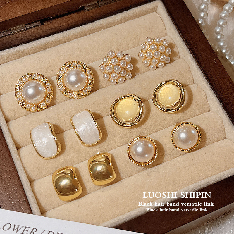 Golden set pearl