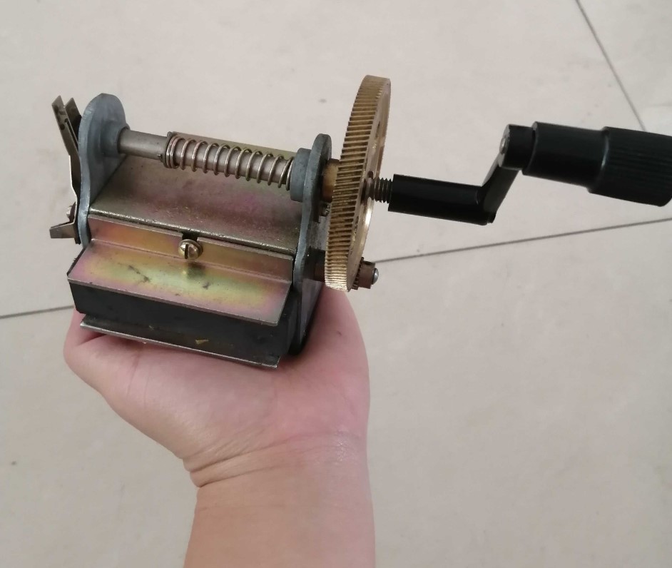 手摇交流电老式磁石电话发电机110~220V发电机铜齿轮电话机