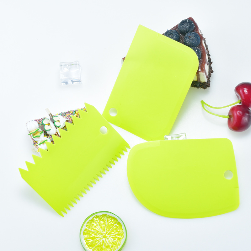 Nueva crema cortador de fideos raspador de plástico pastel herramientas de bricolaje utensilios para hornear raspador conjunto de tres piezas en stock suministro