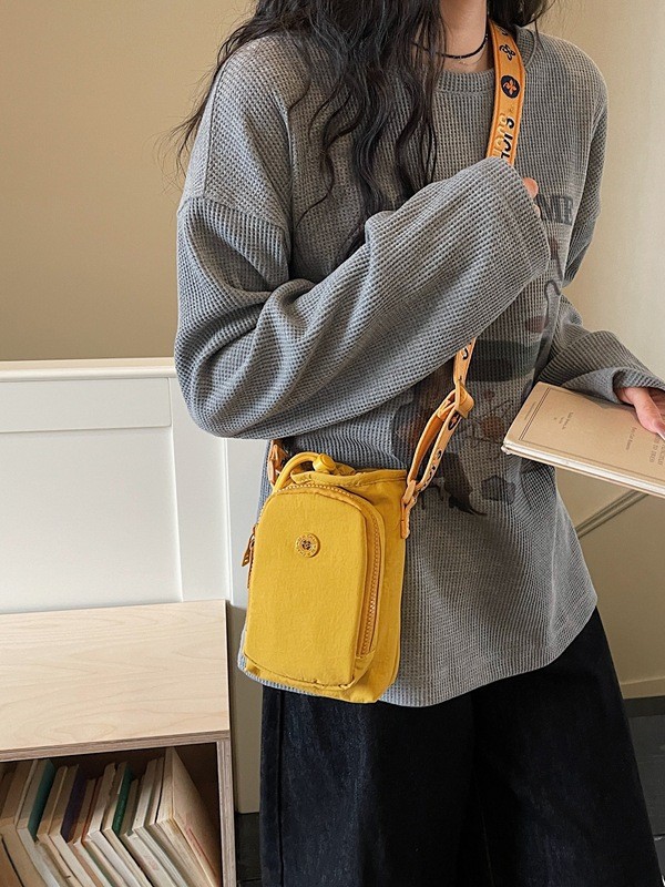 Bolso de nylon ligero de moda 2026 nuevo bolso de teléfono móvil simple versátil bolso de hombro de moda para mujeres