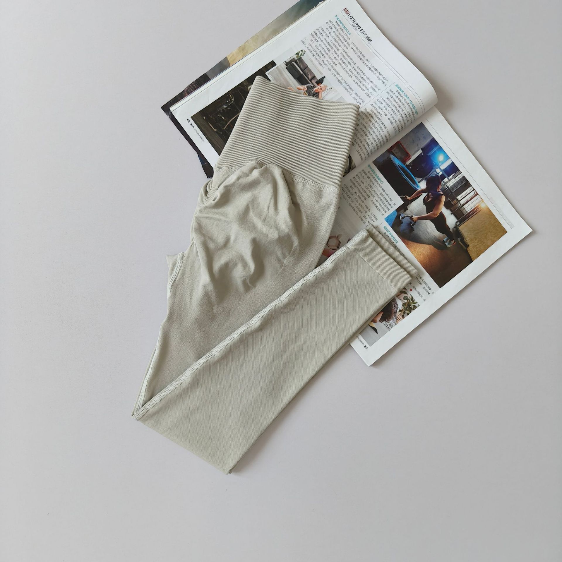 Pantalones de gimnasio sin costura europeos y estadounidenses, cintura alta, abdomen, caderas, pantalones de melocotón para correr, yoga, leggings apretadas