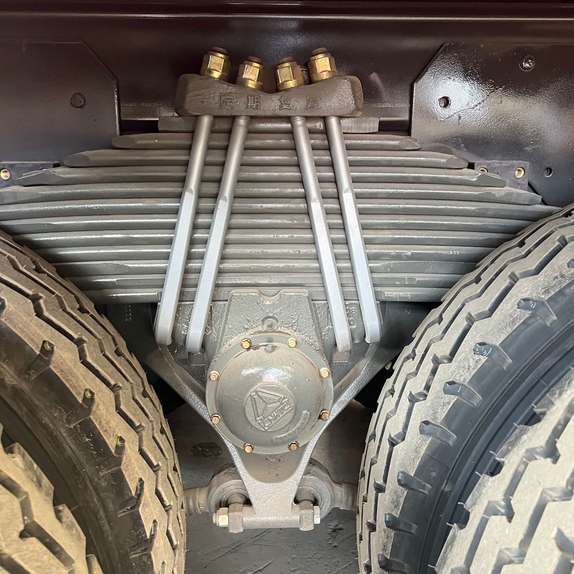 Supply of refurbished Sinotruk HOWO rear eight-wheel dump heavy-duty trucks and rear-tipping soil transport vehicles for Africa and Central Asia