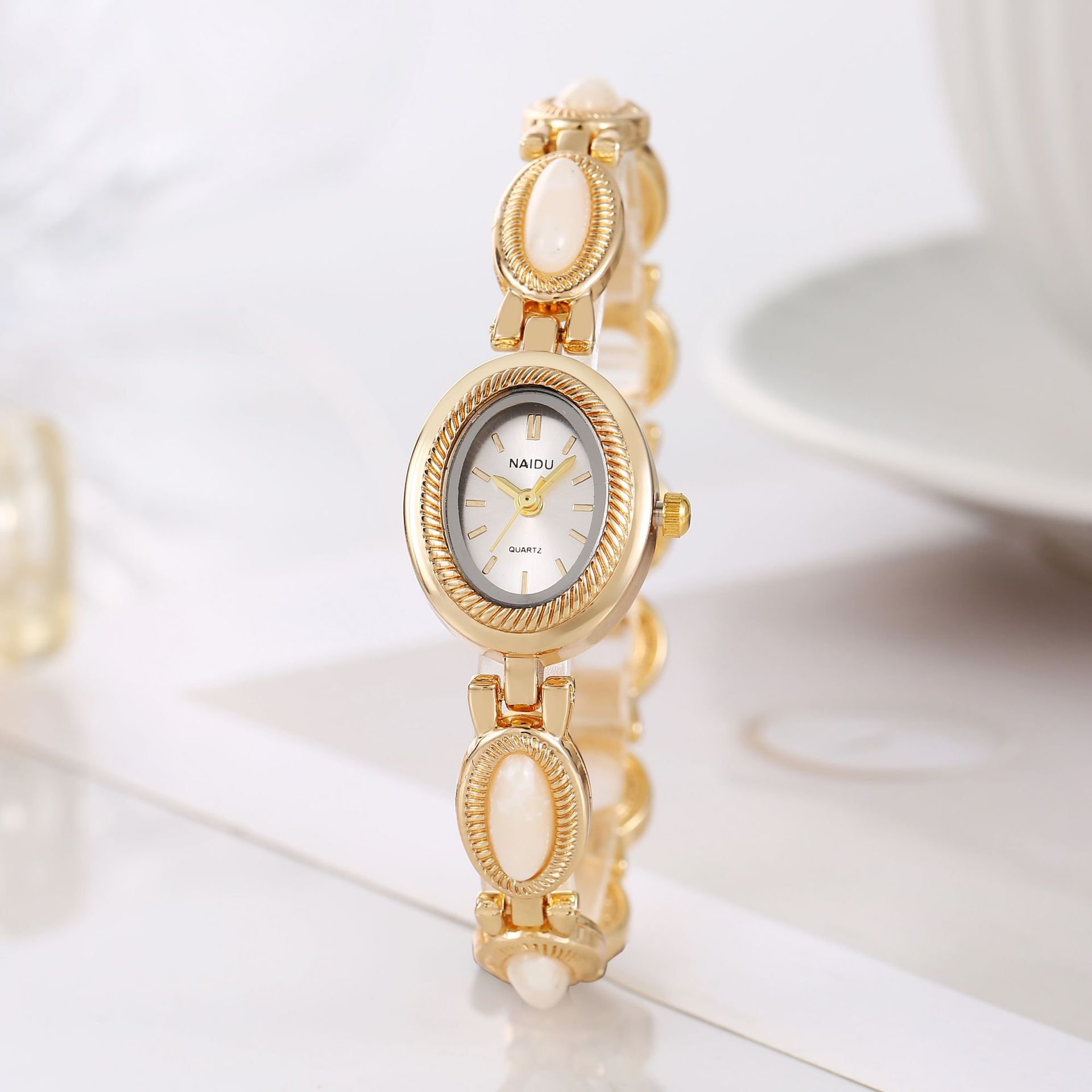 2025 New Oval Egg-Shaped Bracelet Watch Gemstone Bracelet Watch European and American Cross-Border E-Commerce Hot-Selling Watch Supply