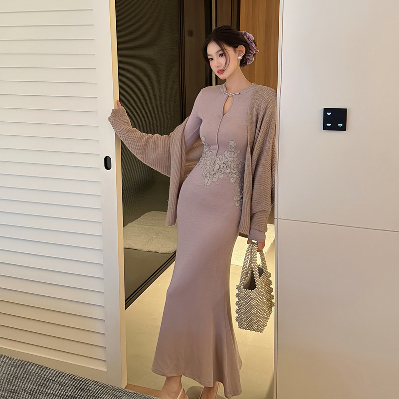 【Porcelain Flower】New Chinese-Style Retro Buttoned Cheongsam Slim-Fit Embroidered Dress Paired with a Soft Knit Cardigan