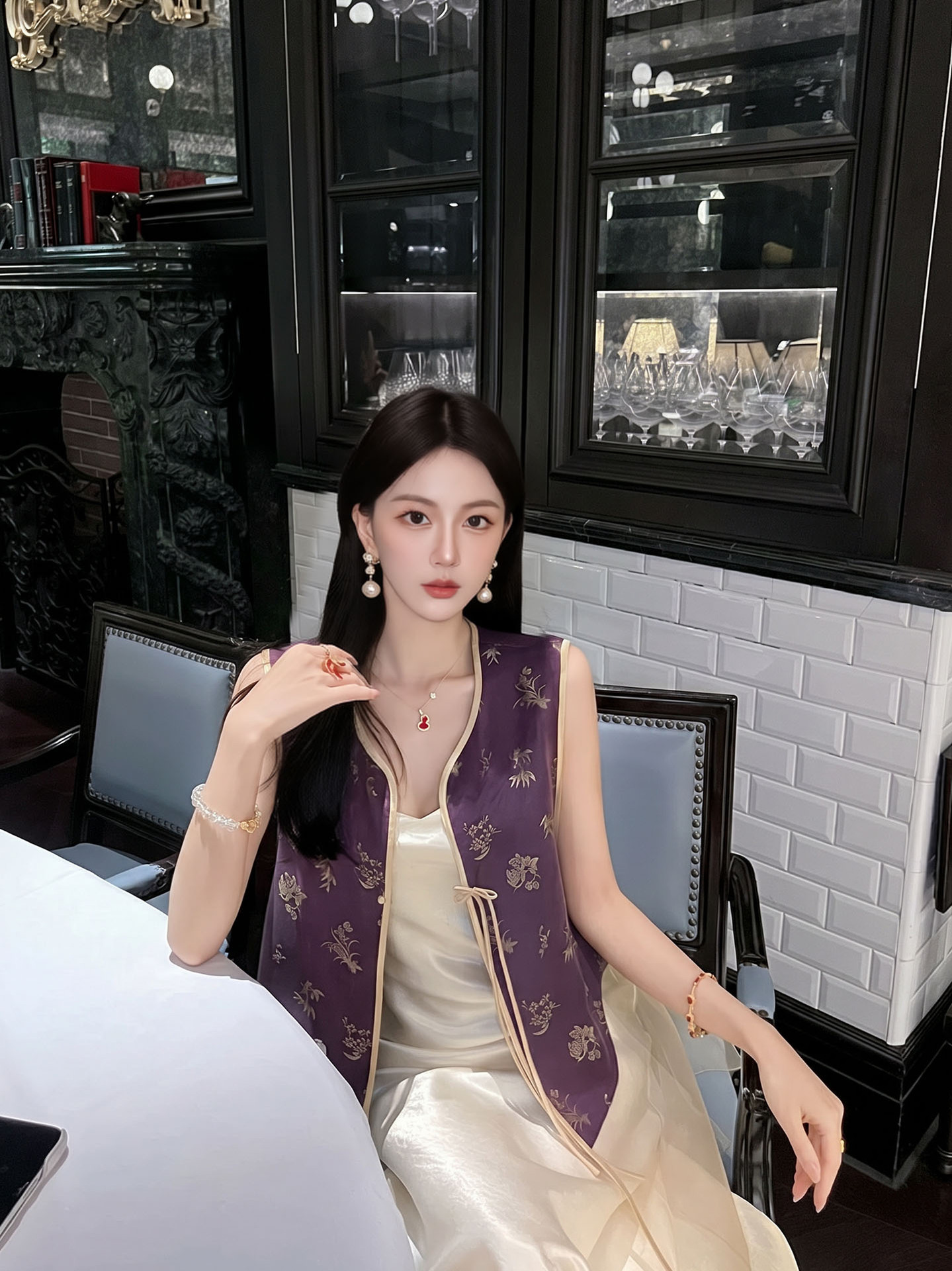 Áo gile nữ phong cách quốc phong phối ren hoa văn vải satin — màu tím