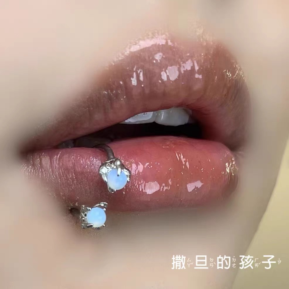 Pointed labret stud close-up product detail