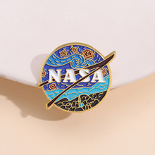 创意梵高星空艺术画作胸针周边纪念几何英文NASA金属徽章服装配饰