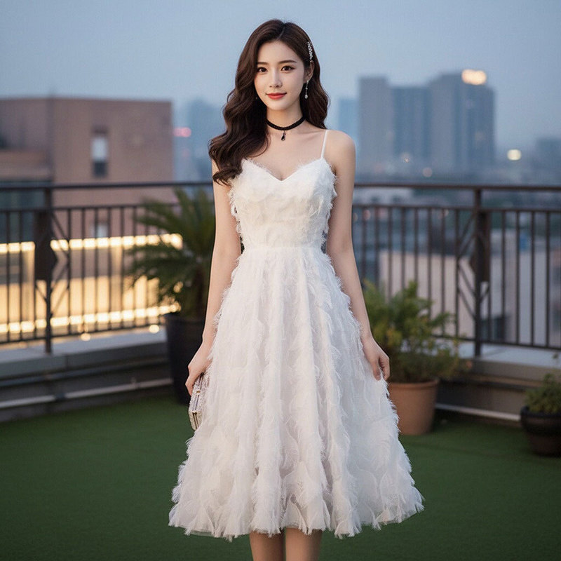 Elegant Spaghetti-Strap Feather Dress for Women, Waist-Cinching, Slimming, Mid-Length, Gentle Style, Fairy-Like, Socialite, White, Age-Reducing, Graceful