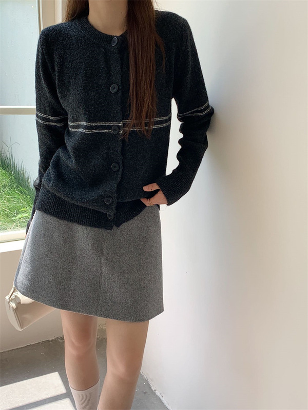 秋冬针织衫女2025韩系新款设计感撞色单排扣简约休闲圆领毛衣外套|undefined