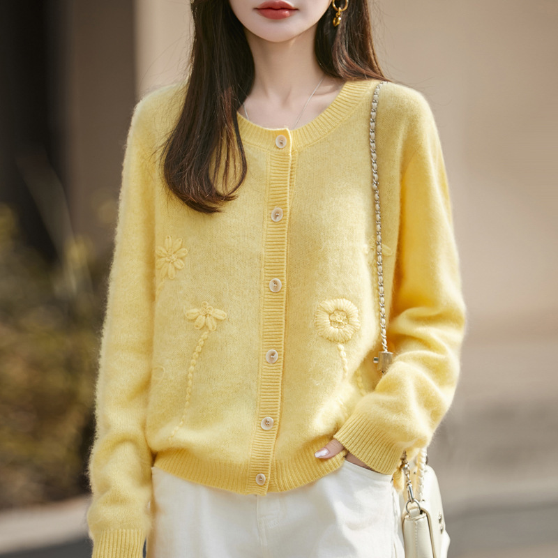 2025 New Autumn and Winter Cashmere Wool Blended Round Neck Knitted Cardigan Long-Sleeved Embroidered Flower Brushed Top