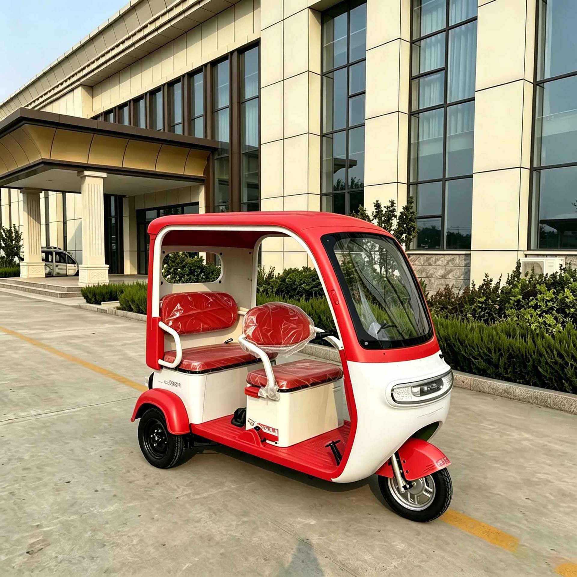 Fuel-Powered Three-Wheeled Vehicle with Canopy for Passenger Transport, Specifically for the African Market, Cross-Border Export Mobility Scooter, Comfortable Model