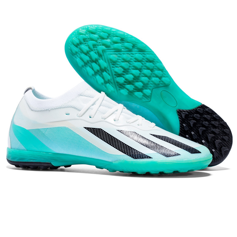 Desarrollo transfronterizo Putian 2024 nuevos zapatos de fútbol de primavera para hombres, estudiantes de corte bajo AG, zapatos de competición profesionales para niños