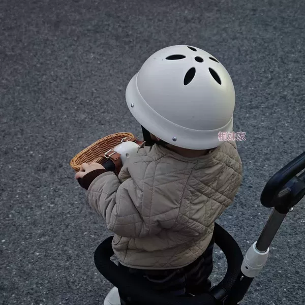 Children's Bicycle Helmet Ultra-Light Boys and Girls Cycling Balance Wheel Skating Professional Protective Gear Safety Helmet 3 to 6 Years Old