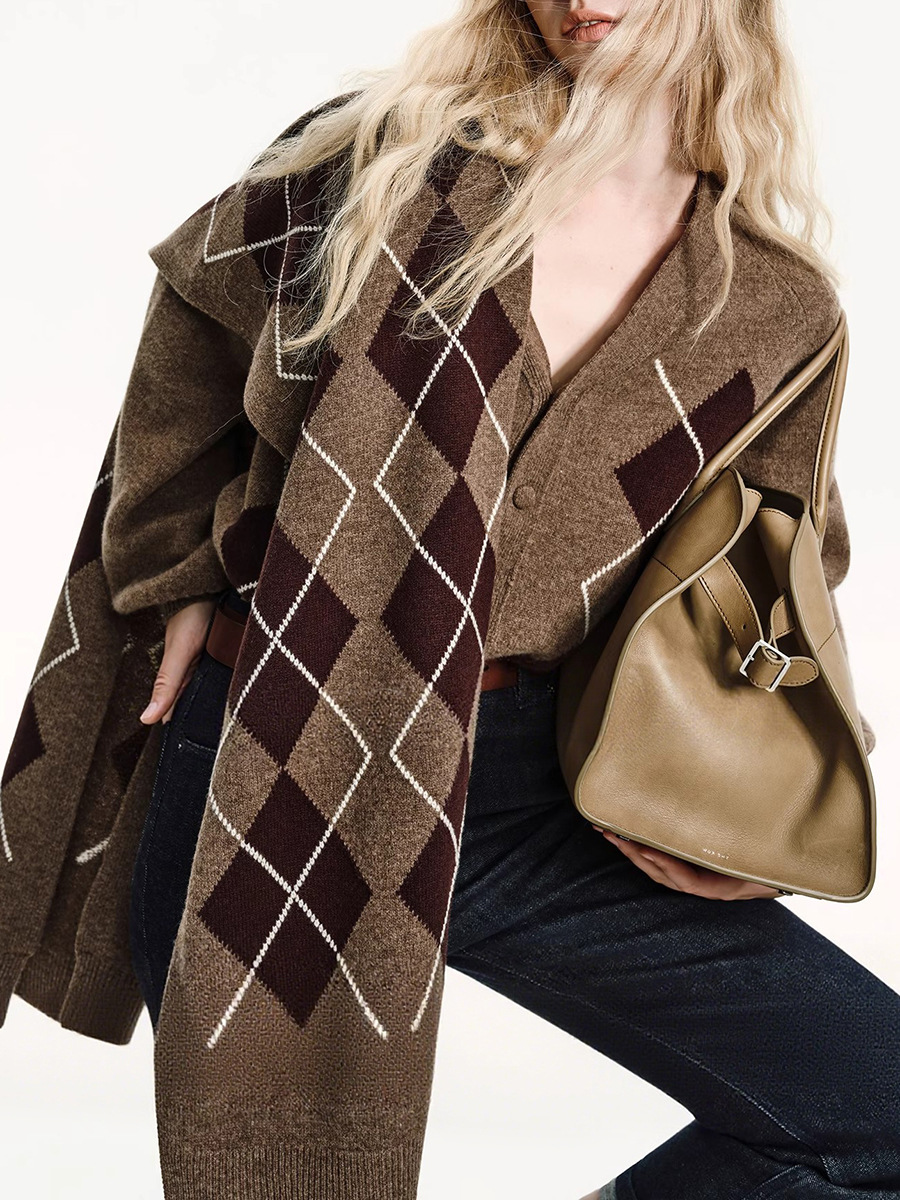 Autumn woolen knitted sweater