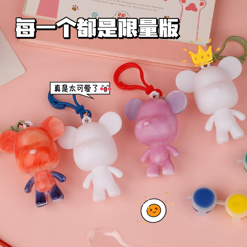 창조적 인 키 체인 흰색 배아 유체 폭력적인 곰 펜던트 DIY 작은 장난감 도매 마구간 야시장 페인트 장난감 배치