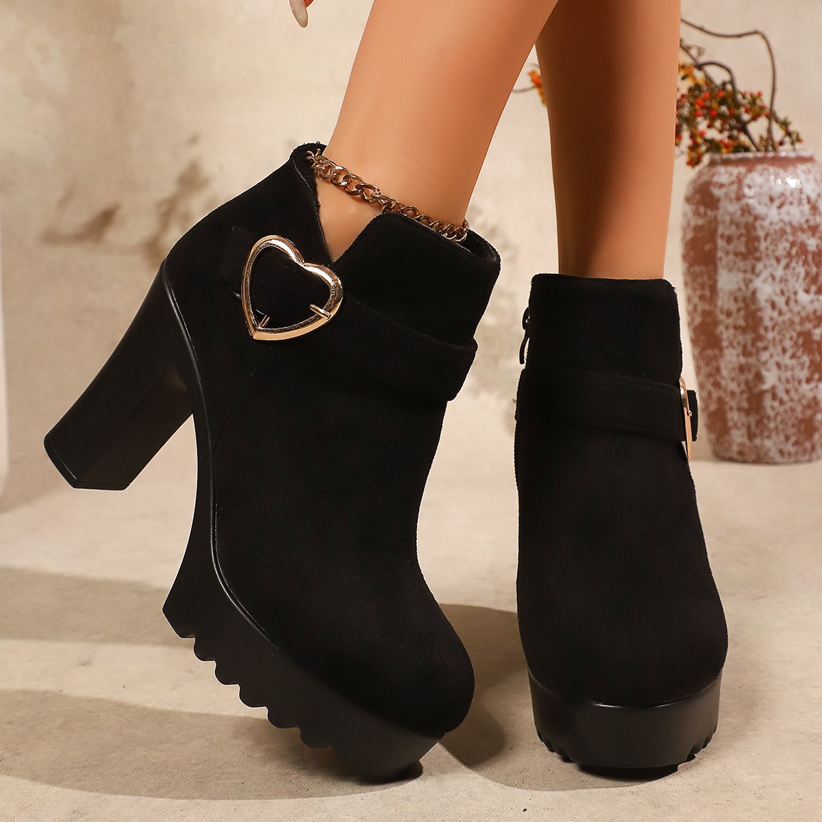 Dames enkellaarsjes met dikke hak en hartvormige metalen gesp, modieuze winterschoenen_voghion.com