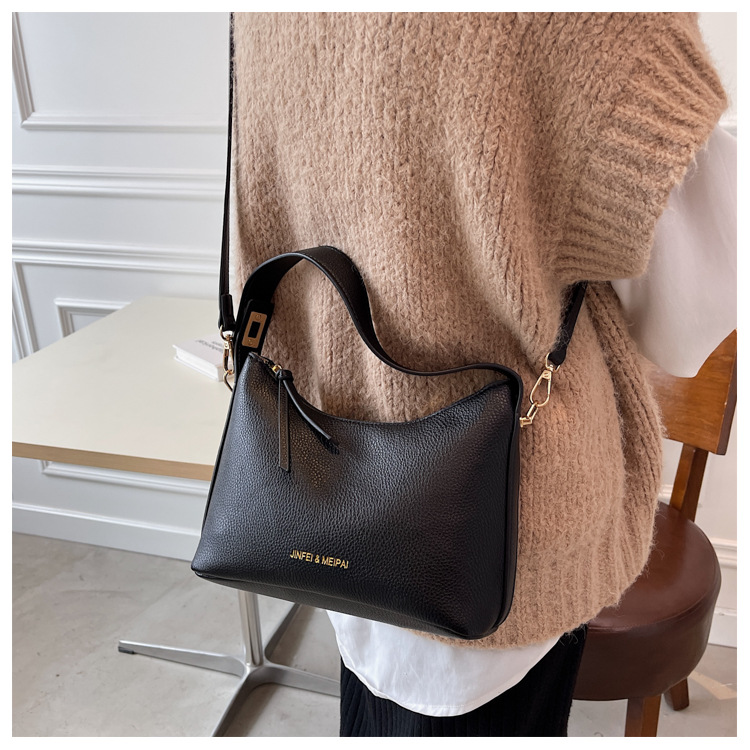 Single Shoulder Messenger Bag 2021 New Solid Color Fashion Lychee Pattern Underarm Bag display picture 6