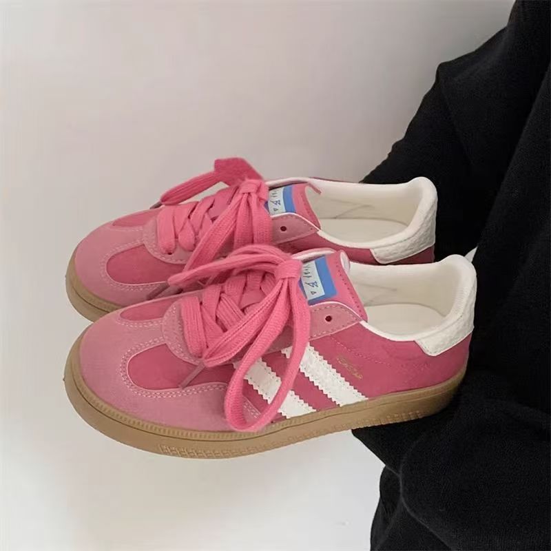 Zapatos de entrenamiento de chicas retro 2026 primavera y otoño nuevos zapatos blancos con suela suave que coinciden con zapatos de skate casuales de nicho