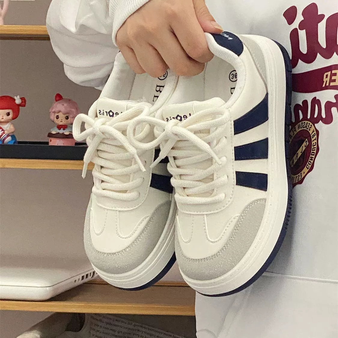 Корейская молочная fufu маленькая белая обувь женская 2024 осень новая толстое дно тенденция повседневная доска обувь круглая голова сетка красная хлебная обувь