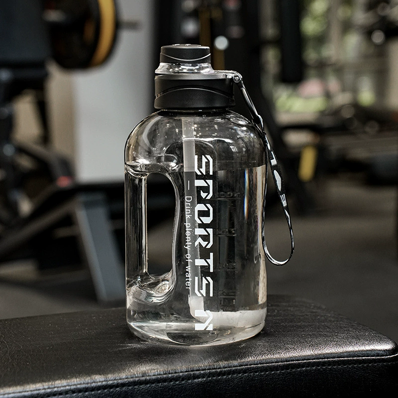 Летняя термостойкая бутылка для воды большой емкости, чашка с большим животом, ведро для тонн, портативный взрывозащищенный кувшин для воды для занятий спортом и фитнесом для мужчин и женщин, популярный в социальных сетях.