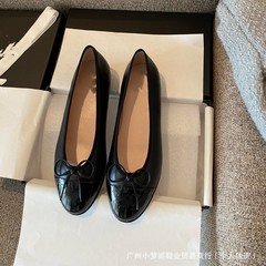 ソラインの同じタイプの小さい香風の平底の靴の女性の浅い口の丸い頭のフランスの蝶結びの百合のバレエの女性靴