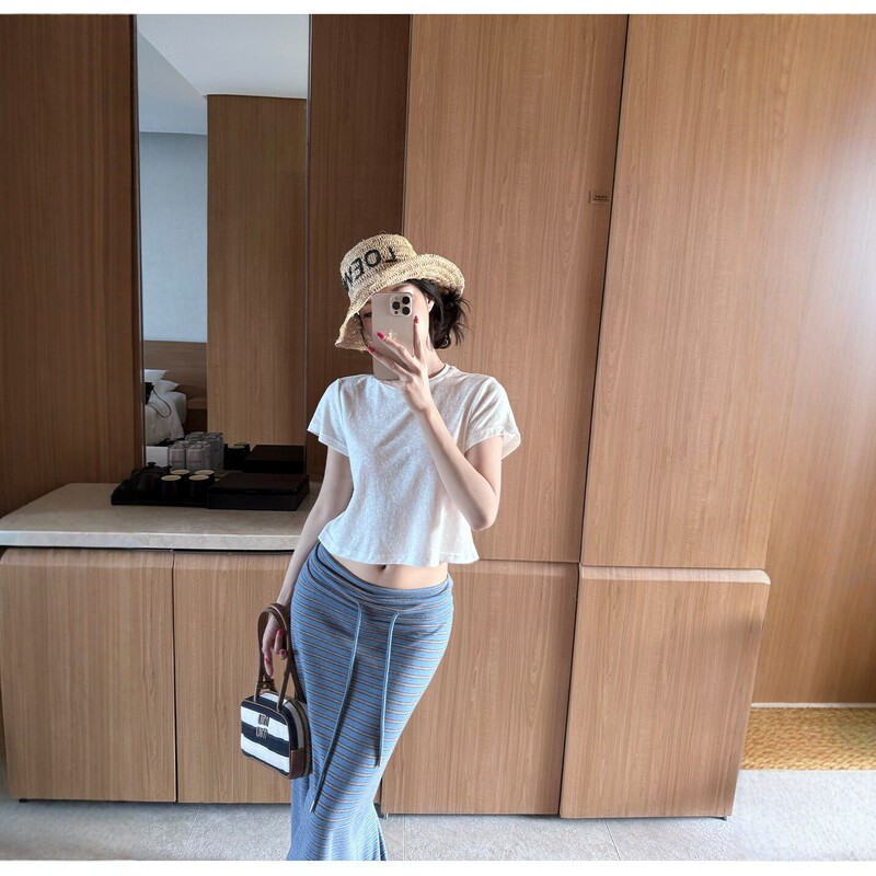 Basic Solid Color Simple Versatile Round Neck Short-Sleeve T-Shirt for Women, New Summer Style, High-Waisted Slim-Fit Base Top Basic Solid Color Simple Versatile Round Neck Short-Sleeve T-Shirt for Women, New Summer Style, High-Waisted Slim-Fit Base Top
