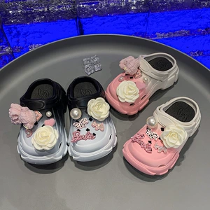 Детские летние нескользящие тапочки в стиле Crocs на платформе, подходят для носки на улице, коллекция 2024 года, популярно в интернете, антибактериальная пропитка