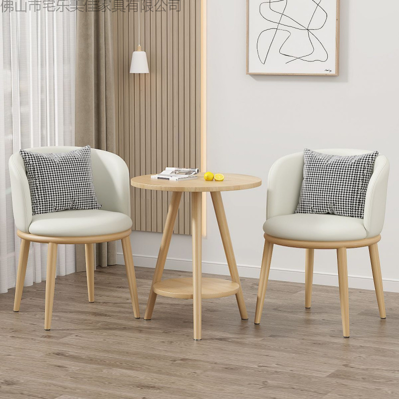 Mesa y silla de ocio balcón sala de estar de lujo ligera mesa y silla combinación de hotel de alojamiento residencial negociación en línea mesa y silla set de tres piezas