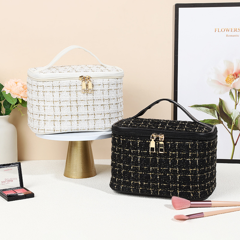 Internet celebrity Korean style small fragrance cosmetic bag large capacity portable cosmetics storage bag portable travel toiletry bag wholesale