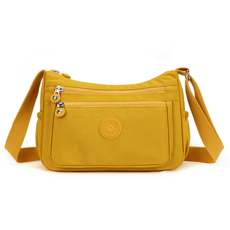 Bolsos bolsos para madres de mediana edad y ancianas 2024 nuevo bolso de mensajero de un solo hombro de tela de nailon bolso de bola de masa casual de viaje bolso de mujer