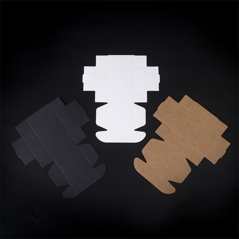 Caja de papel kraft puntual caja de papel negra cuadrada rectangular blanca caja de embalaje de jabón hecho a mano caja de avión pequeño plegable