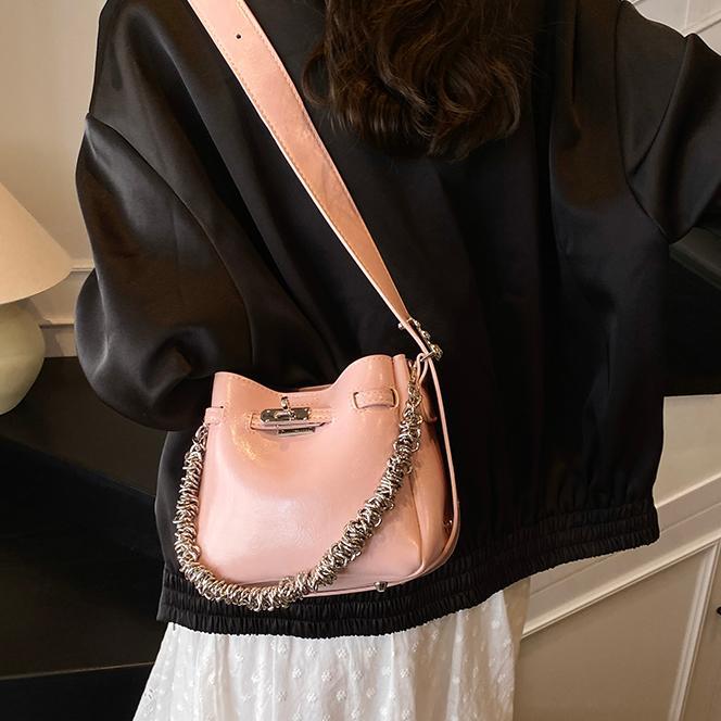 Versión coreana del bolso de todo fósforo de nicho para mujer 2025 nuevo bolso de hombro de estilo occidental de moda bolso de cubo de mensajero de alta gama de moda