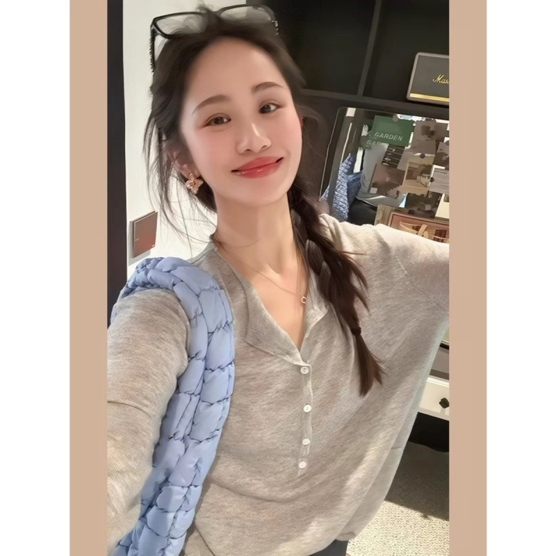 Zheng Chunhua Ju Soft Half-Open Button Henley Long Sleeve T-Shirt Knitwear for Women, Slightly Sheer, Loose Fit, Versatile Cover-Up