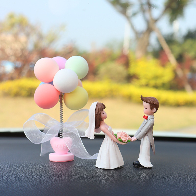 Nuevos accesorios de automóviles consola al por mayor muñecas creativas de dibujos animados accesorios de automóviles decoraciones de boda pareja