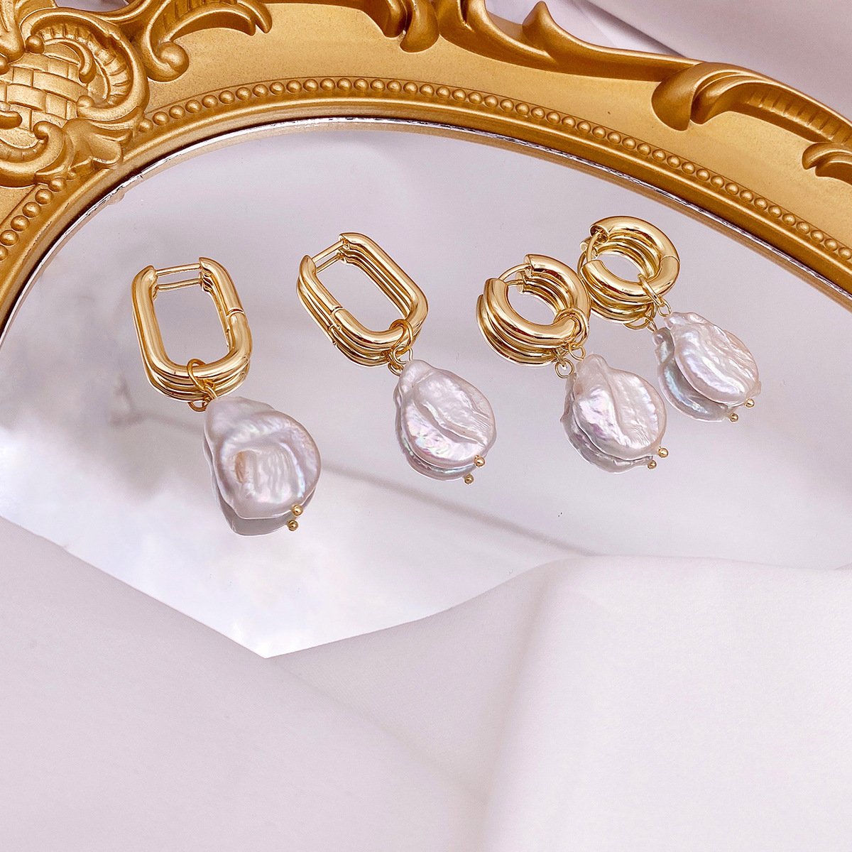 1 Pair Elegant Geometric Pearl Earrings display picture 5