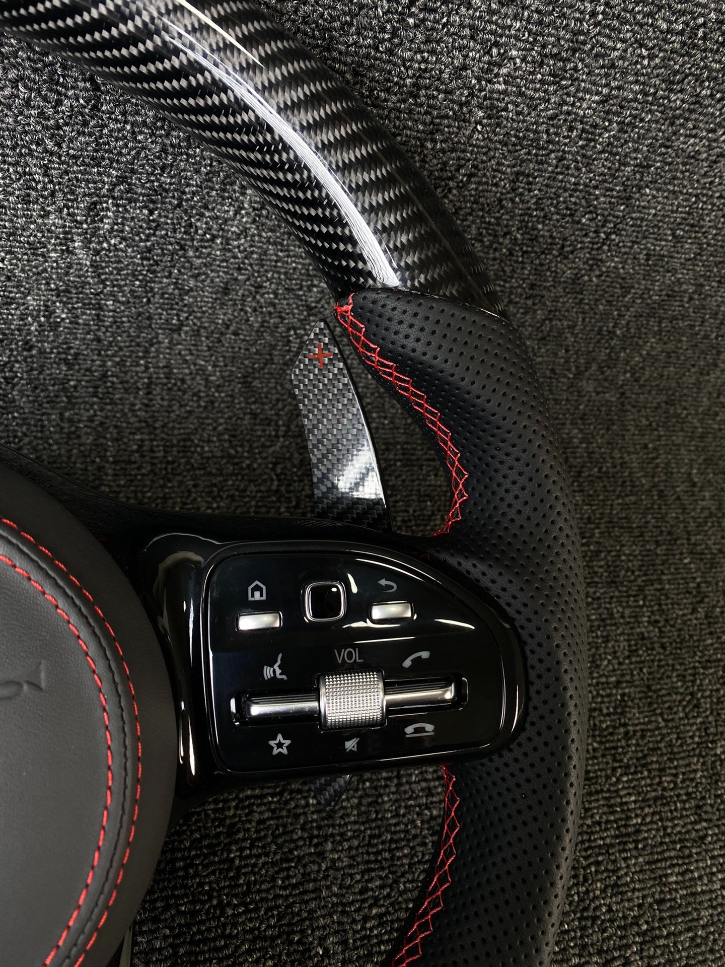 Old-to-new upgrade of the Mercedes-Benz AMG assembly for the entire series of C-class, E-class, S-class, G-class, and GLC carbon fiber steering wheel modification