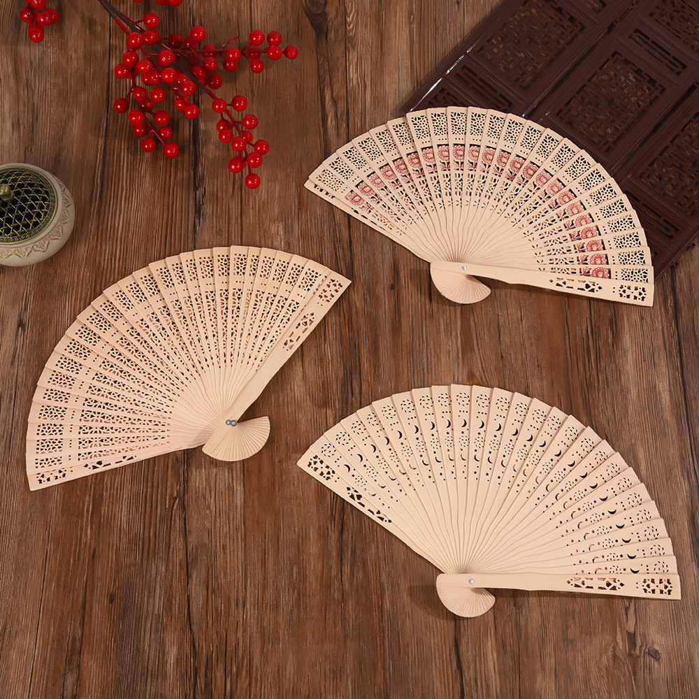 20cm ventilador de madera hueco en stock antiguo ventilador plegable de dama de madera de sándalo boda transfronteriza estrellas ventilador de luna