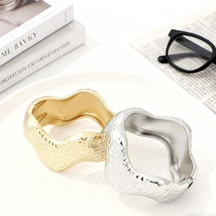 �W���羳���R�d���б����������r��ͨ�ں��s���|�|��ʯ�^�y���C