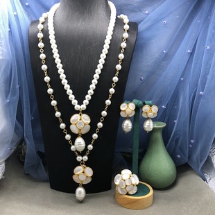 French medieval jewelry, retro palace natural mother-of-pearl three-dimensional flower necklace, earrings, copper ring, bracelet, all-match set