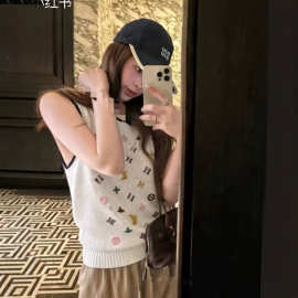 南油高定L家26新款轻奢时尚彩色字母烫钻针织马甲背心女外搭上衣