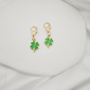Cross-border hot selling alloy oil drop four-leaf clover pendant bag pendant ladies key chain U disk pendant small gift